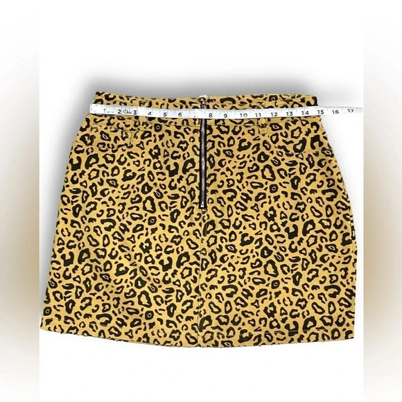 Animal Print Mini Skirt Size Medium by Signature8 Zipper Front - Picture 4 of 6